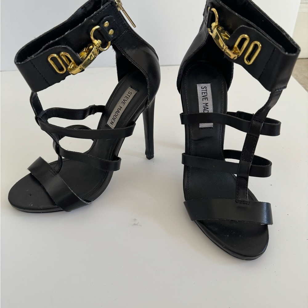 Steve Madden Black High Heels With Gold Buckle. Womens size 6.5